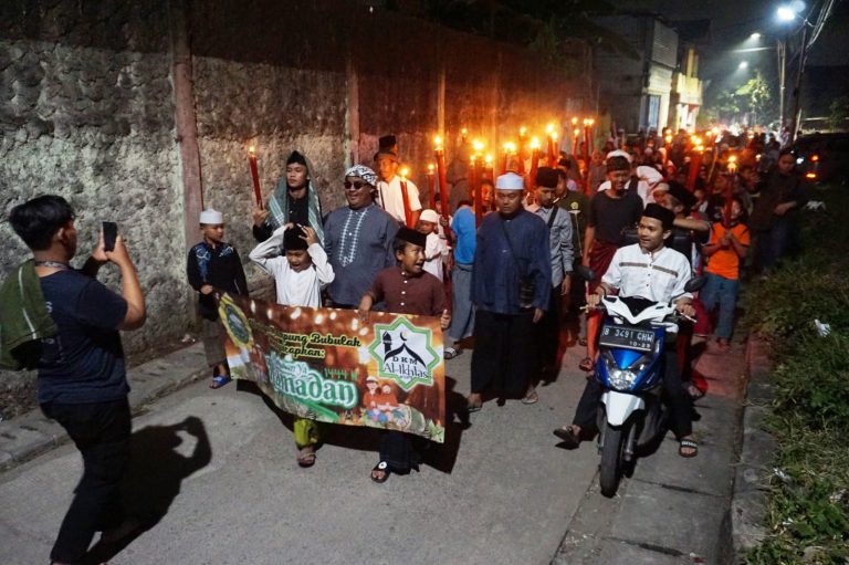 Sambut Ramadhan 1444 H, Ratusan Warga Bubulak Tangerang Ikuti Pawai Obor