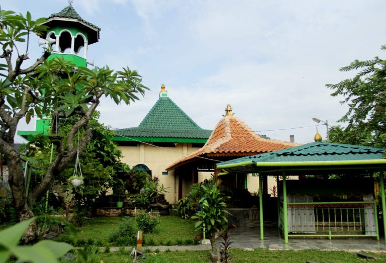 Suasana Masjid Tertua Kota Tangerang