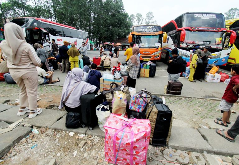 Kemenhub Lepas Pemudik di Terminal Poris Plawad