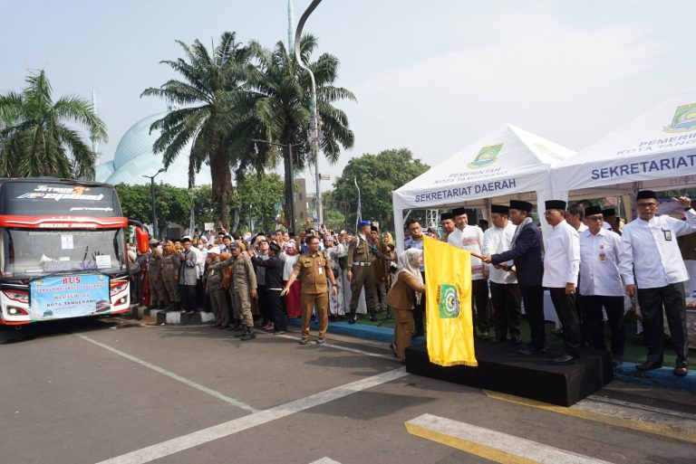 Pelepasan Jemaah Haji Kloter 1 Provinsi Banten