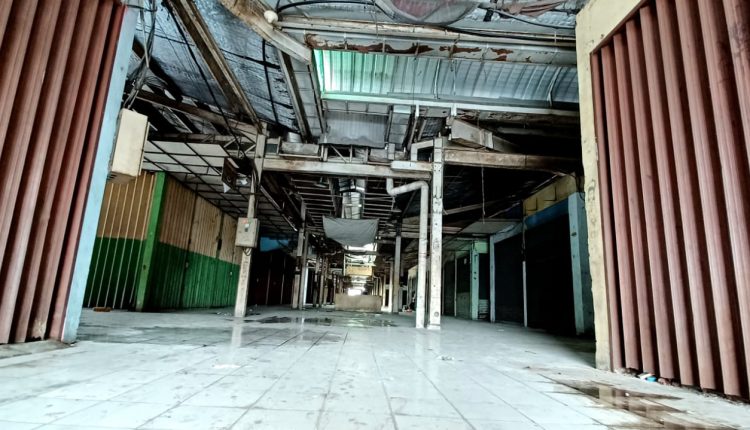 Kios-kios pedagang yang kosong di Pasar Anyar Kota Tangerang
