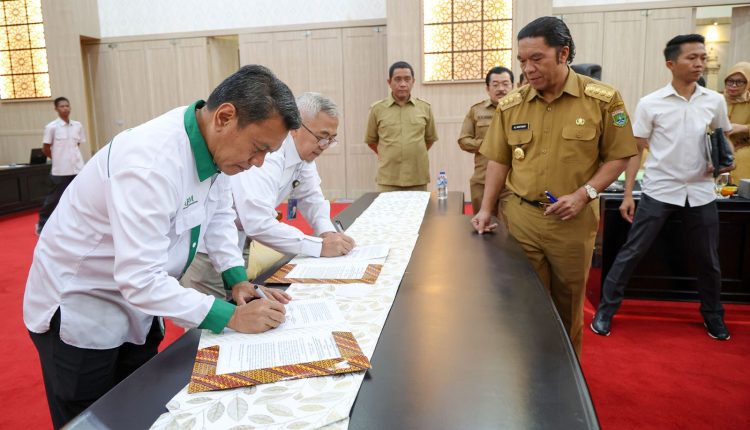 Penandatanganan MOU antara BUMD PT Agrobisnis Banten Mandiri dengan Bulog DKI dan Banten