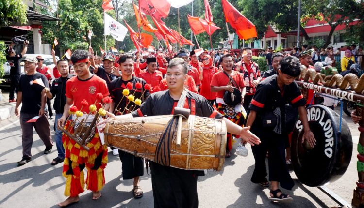 Kirap budaya antar para caleg mendaftar ke KPU Kota Tangerang