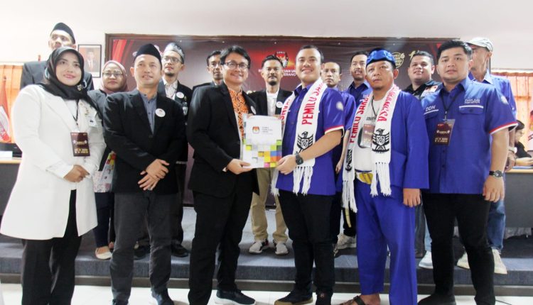 Foto bersama Ketua KPU Kota Tangerang dengan Ketua DPD PAN Kota Tangerang