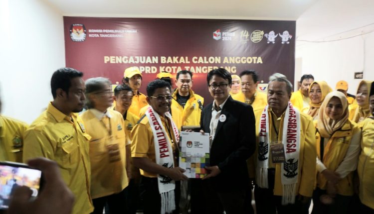 Foto bersama Ketua DPC GOLKAR Kota Tangerang bersama ketua KPU Kota Tangerang