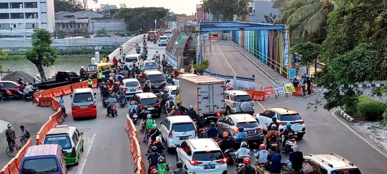 Jembatan Cisadane B Kota Tangerang Diperbaiki