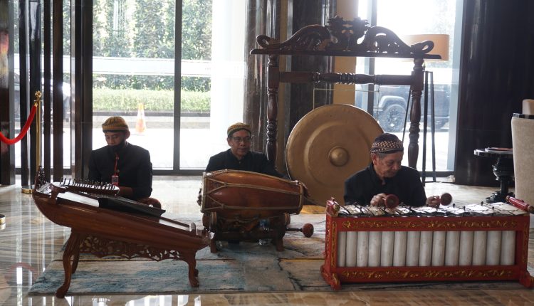 Pertunjukan Gamelan, musik tradisional Indonesia