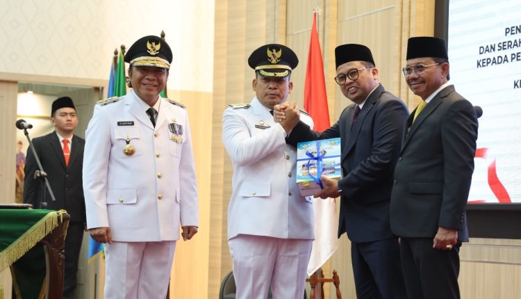Pj Gubernur Banten Al Muktabar Lantik Pj Wali Kota Tangerang