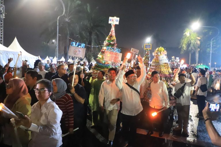 Pawai Obor dan Gunungan Ramaikan Maulid Nusantara 2024