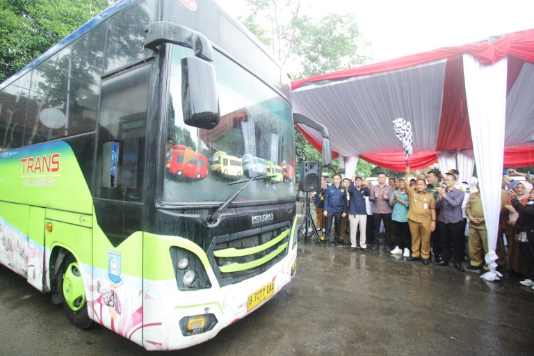 Foto: Sosialisasi Pilkada Melalui Bus Tayo dan Si Benteng Foto: Sosialisasi Pilkada Melalui Bus Tayo dan Si Benteng